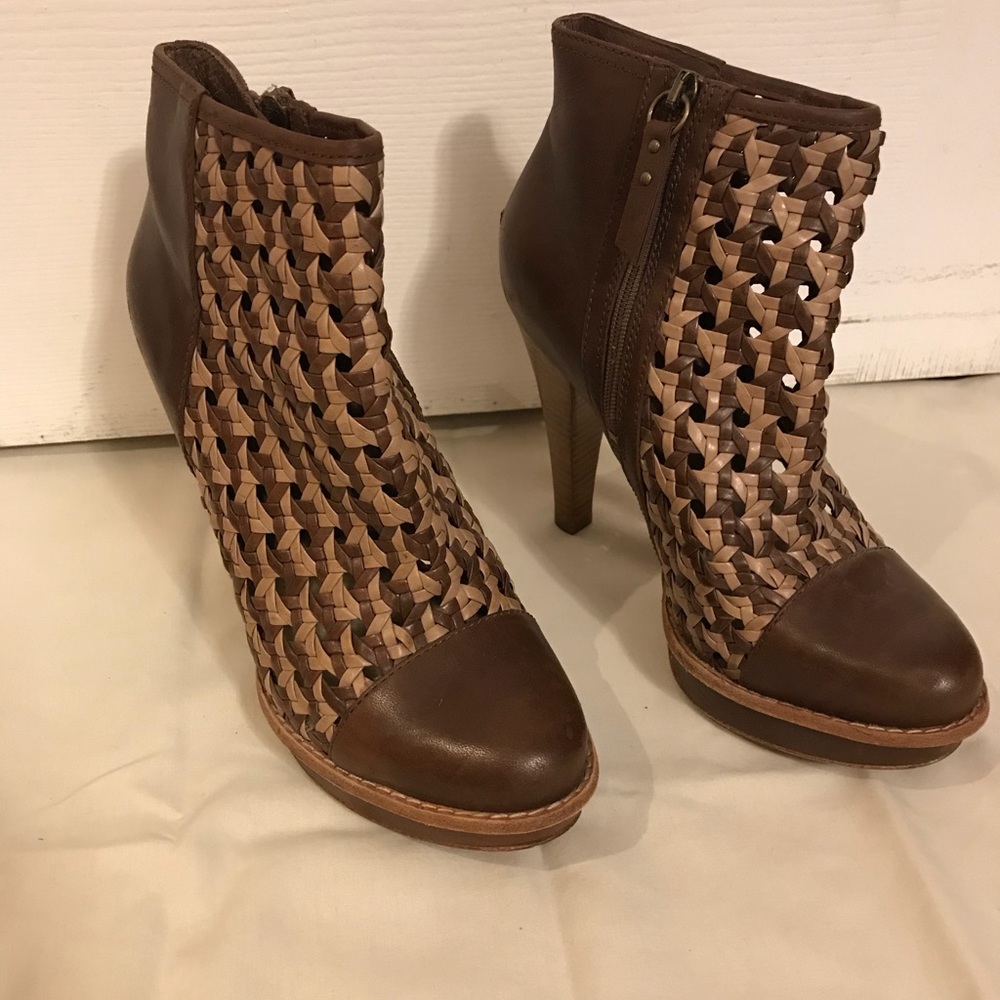 Ugg bootie